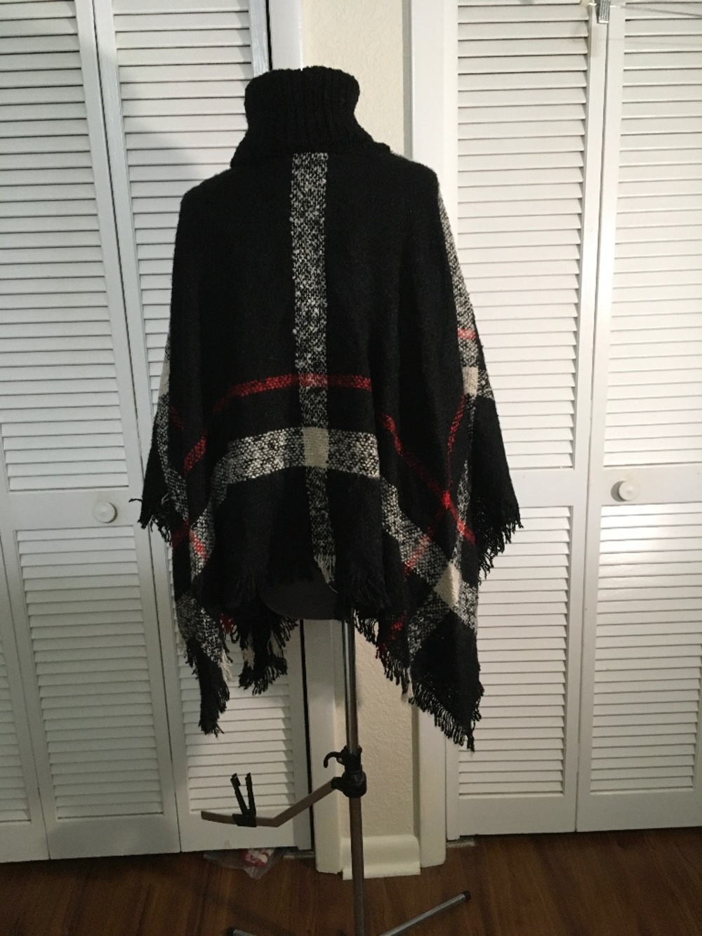 "Charlotte Daniel" Cape/Shawl Soft and Beautiful New with Tag